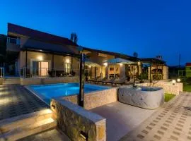 Gorgeous Home In Siveric With Sauna
