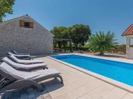 Two-Bedroom Holiday Home In Pakovo Selo