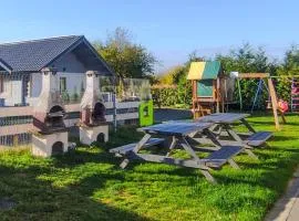 Nice Home In Ustronie Morskie With Wifi