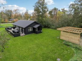 Beautiful Home In Sjællands Odde, hotel a Yderby