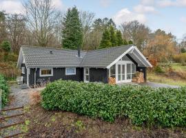 Cozy Home In Melby With Kitchen, hotel in Melby