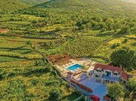 Two-Bedroom Holiday Home In Ljubitovica
