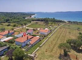 Four-Bedroom Holiday Home In Vodnjan