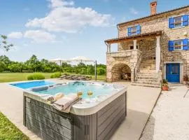 Stunning Home In Brscici