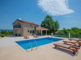 Beautiful Home In Grubine