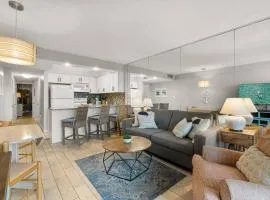 Snowbird rate! Heated pool, steps to private beach