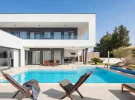 4 Bedroom Beautiful Home In Banjole