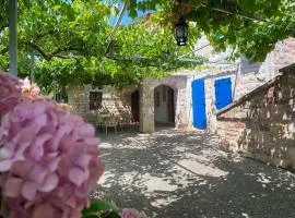 OLD HOUSE M
