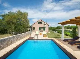 2 Bedroom Beautiful Home In Trilj