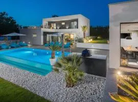 Stunning Home In Sivati