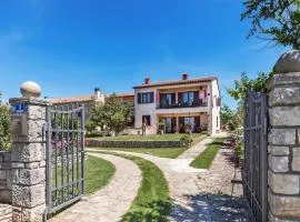 Three-Bedroom Apartment In Vodnjan