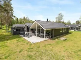 Cozy Home In Væggerløse With Wifi