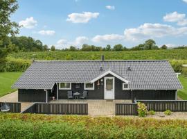 Holiday Home Hasselvænget Hejls X – hotel w mieście Hejls