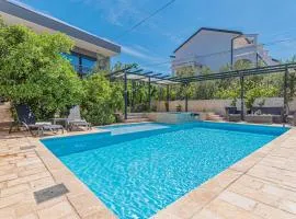 1 Bedroom Lovely Apartment In Brodarica