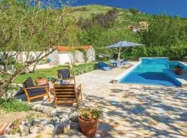 Nice Home In Zrnovnica With Jacuzzi