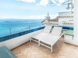 Beautiful Apartment In Raito With Wifi