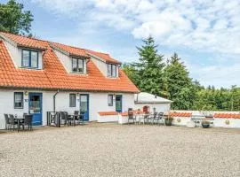 Three-Bedroom Apartment In Ebeltoft