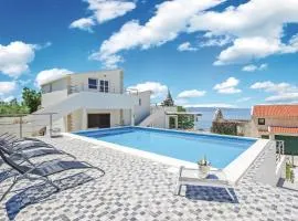 Amazing Home In Podgora With Jacuzzi