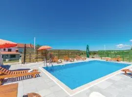 Six-Bedroom Holiday Home In Donje Rastane