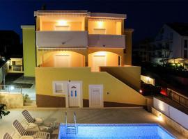 Nice Apartment In Zecevo Rogoznicko, hotel i Otočić Jaz