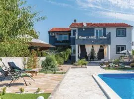 Four-Bedroom Holiday Home In Skradin-Dubavice