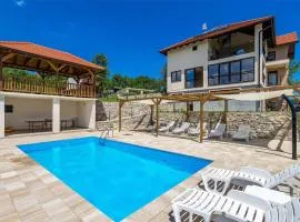 Beautiful Apartment In Rakovica