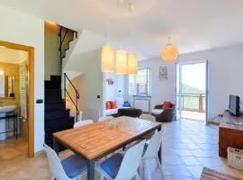 3 Bedroom Beautiful Home In Moneglia