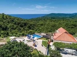 Three-Bedroom Holiday Home In Radovcici