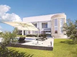 5 Bedroom Amazing Home In Debeljak