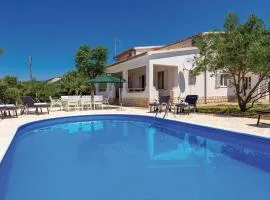 2 Bedroom Gorgeous Apartment In Barbat