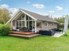Nice Home In Sjællands Odde With Sauna