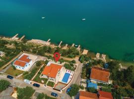 Beach Front Home In Klimno With Wifi, hotel en Klimno