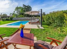 Three-Bedroom Holiday Home In Premantura