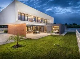 Stunning Home In Liznjan With Wifi