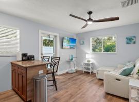 2 Bed 2 Bath Modern Naples Beach Bungalow, bungalow in Naples