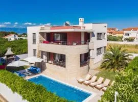 Stunning Home In Zaton