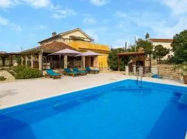 Cozy Home In Kras With Wifi