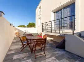 Beautiful Apartment In Eyragues