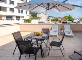 1 Bedroom Lovely Apartment In Podstrana