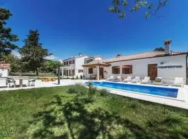 6 Bedroom Cozy Home In Labin