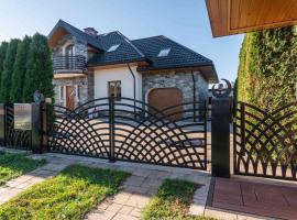 Willa Dream Holiday z Sauna I jacuzzi, biệt thự ở Krynica Zdrój