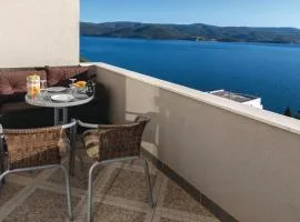 One-Bedroom Apartment Klek With Sea View 07