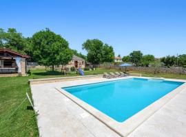 One-Bedroom Holiday Home In Cukrici, hotel u gradu Cukrići