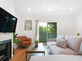 2BR Plus Bonus Room and Pool Access Near Universal Studios