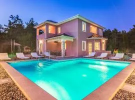 Four-Bedroom Holiday Home In Imotski