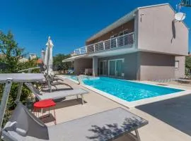 5 Bedroom Amazing Home In Kakma