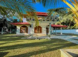 Solace Inn RESIDENCE - 5 Min Walk to Beach