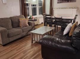 3 bedroom main level of the house all yours: Sydney şehrinde bir otel