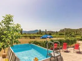 Two-Bedroom Holiday Home In Stasevica