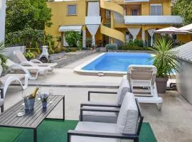 1 Bedroom Cozy Apartment In Pakostane